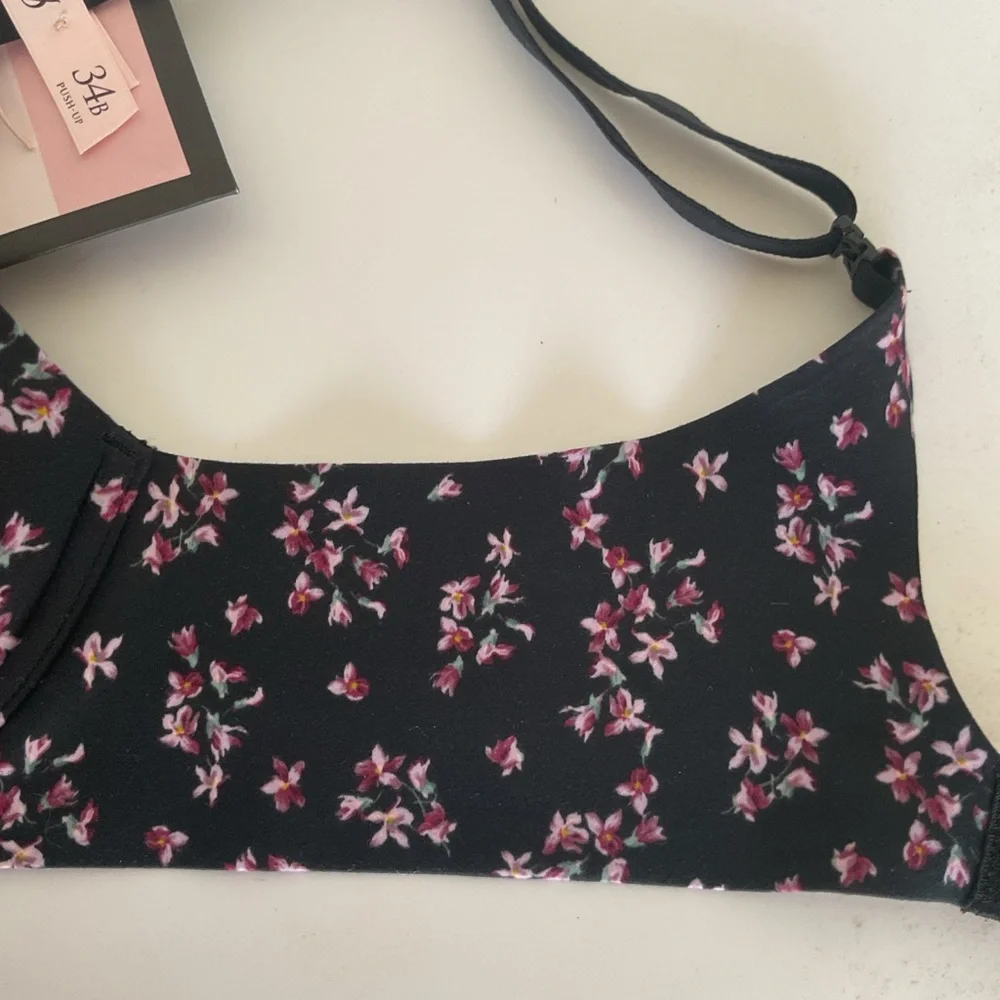 Victorias Secret Love Cloud Black Floral Push Up Plunge Bra Size 34B NWT